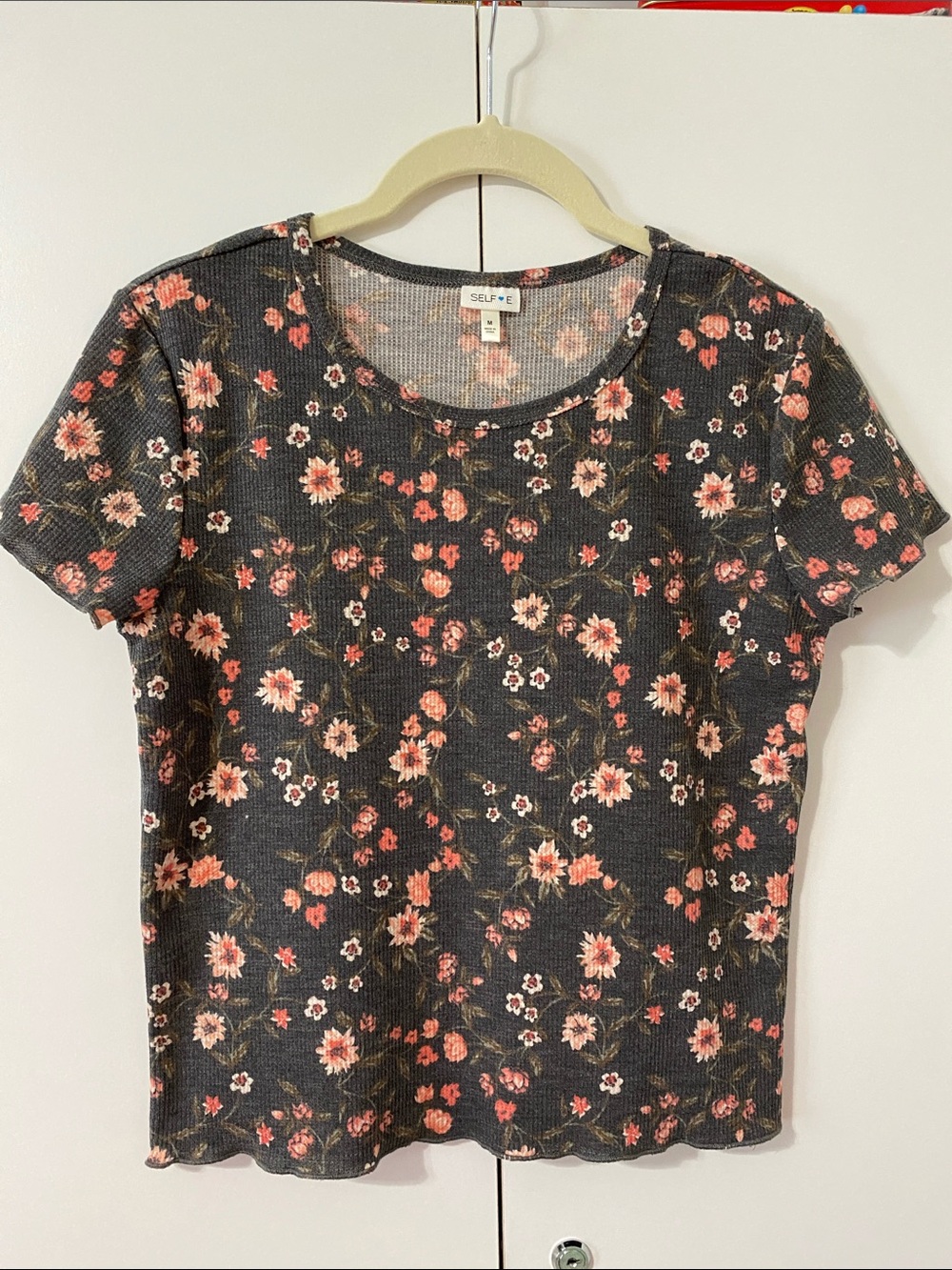 Self•E Gray Floral Rib Knit Short Sleeve Cropped Tee - Size M
